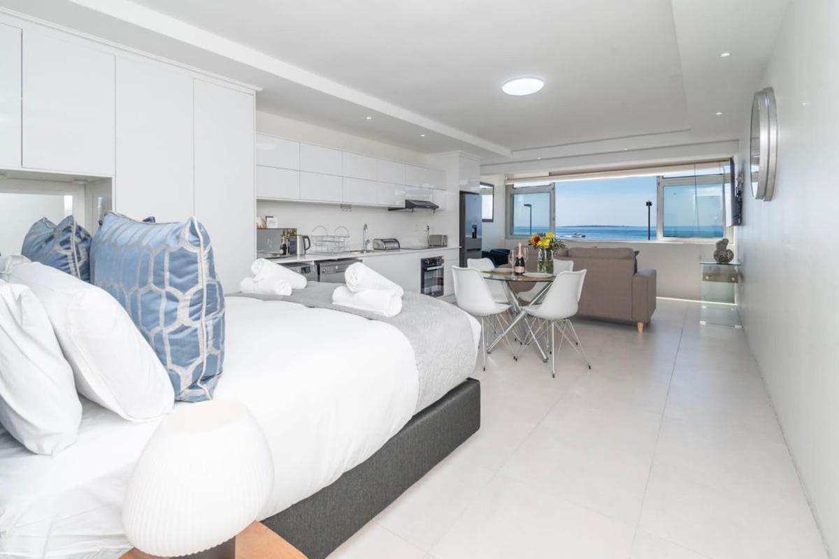 Apartment Awe-inspiring Ocean-views No Load-shedding Cape Town