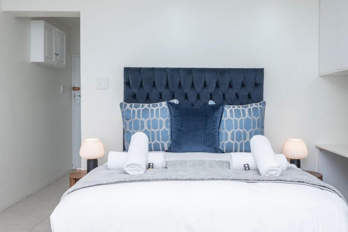 Apartment Awe-inspiring Ocean-views No Load-shedding Cape Town