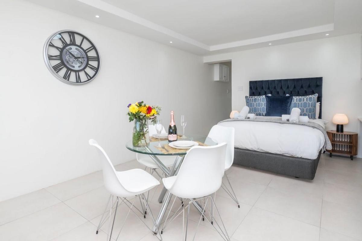 Awe-inspiring Ocean-views No Load-shedding Apartment *