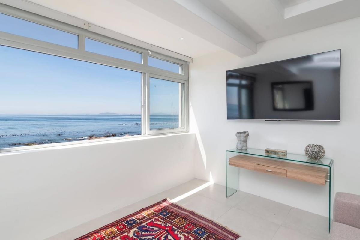 Awe-inspiring Ocean-views No Load-shedding Apartment *
