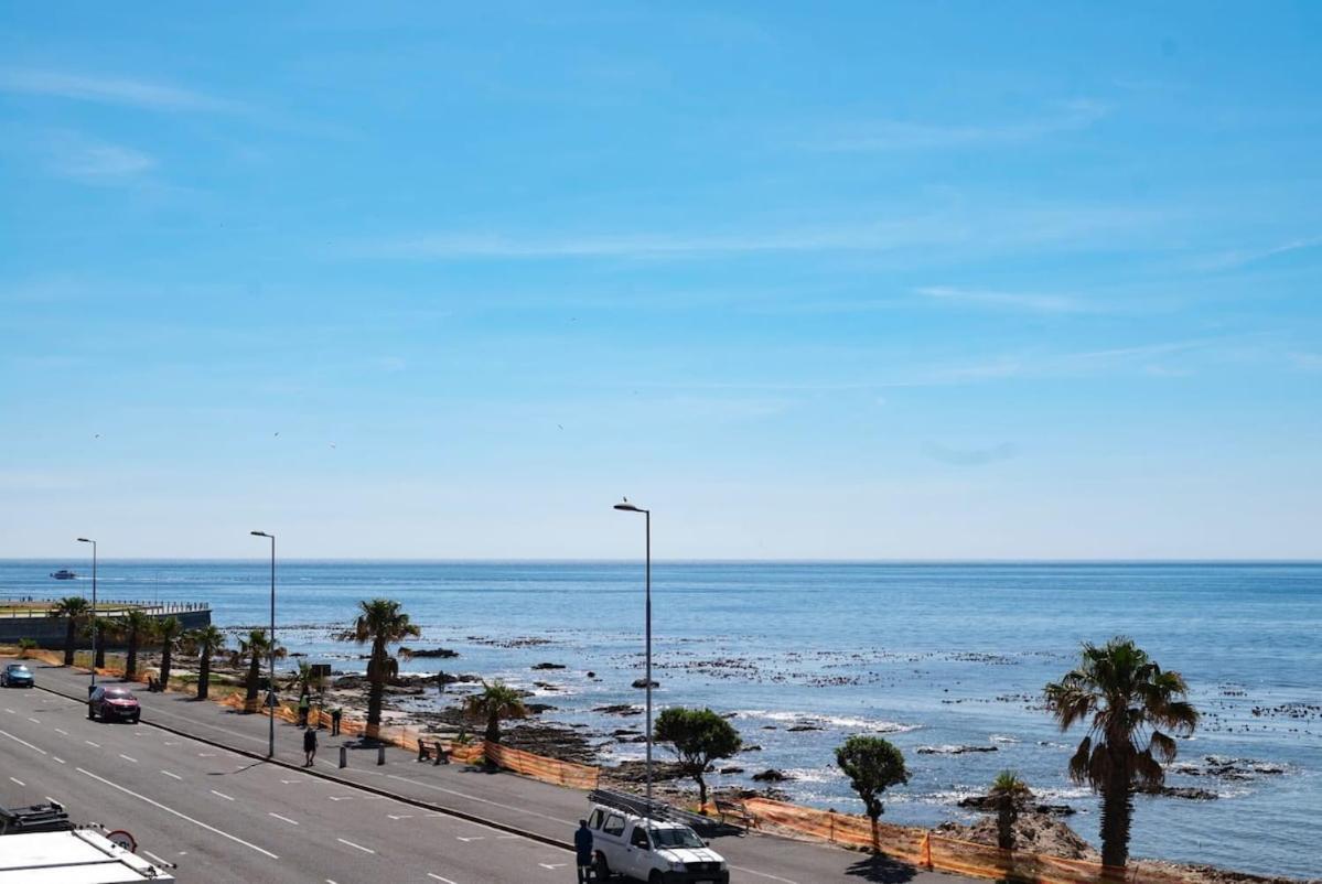 Apartment Awe-inspiring Ocean-views No Load-shedding Cape Town