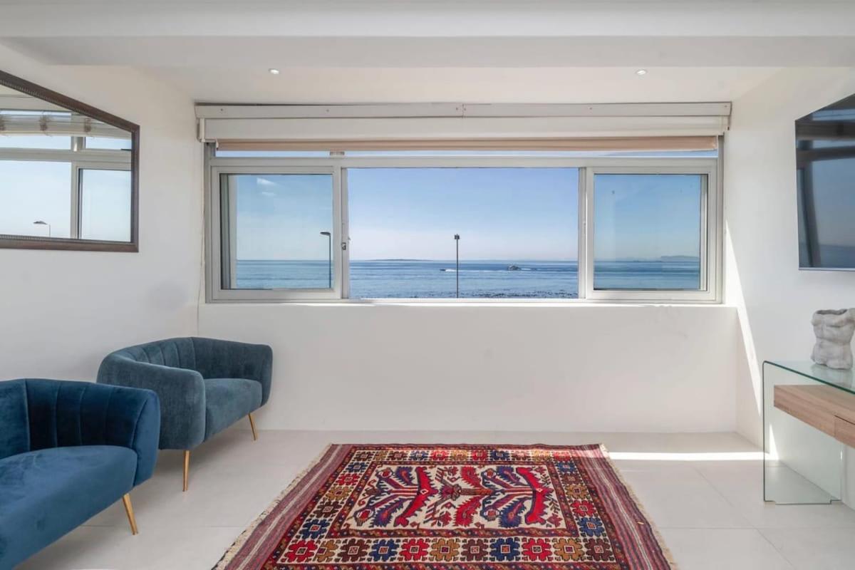 Awe-inspiring Ocean-views No Load-shedding Apartment