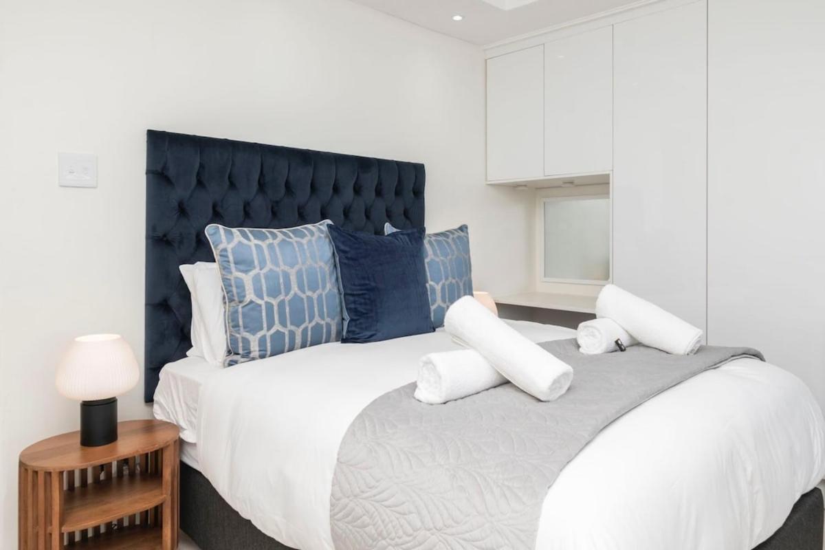Apartment Awe-inspiring Ocean-views No Load-shedding Cape Town
